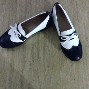 Black and white flats